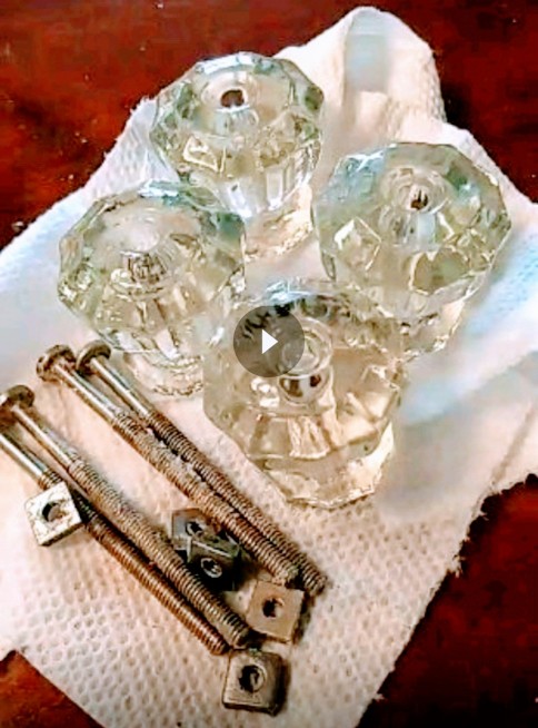 Glass knobs after cleaning in vinegar and baking soda solution